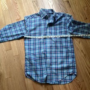Vineyard Vines performance classic fit tucker shirt, great cond small